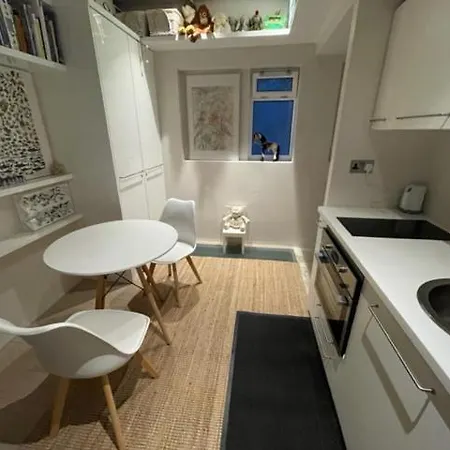 Modern Self-Contained Ground And Basement Studios London Exterior photo