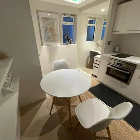 Modern Self-Contained Ground And Basement Studios London Exterior photo