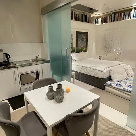 Modern Self-Contained Ground And Basement Studios London Exterior photo