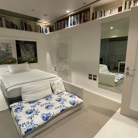 Modern Self-Contained Ground And Basement Studios London Exterior photo