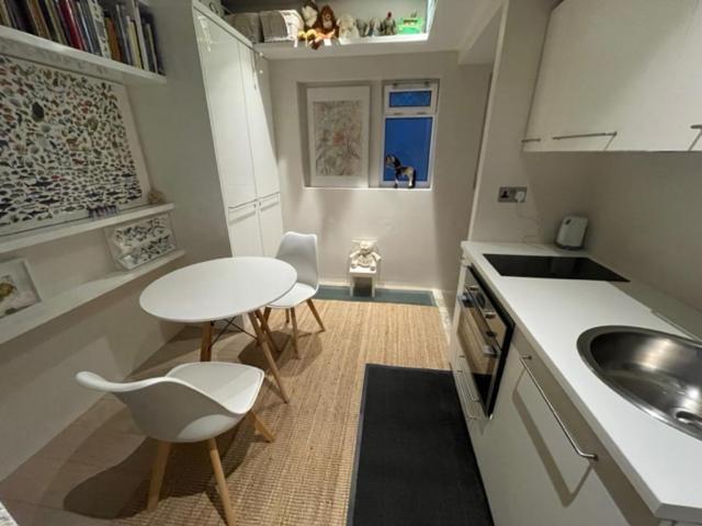 Modern Self-contained Ground And Basement * Лондон