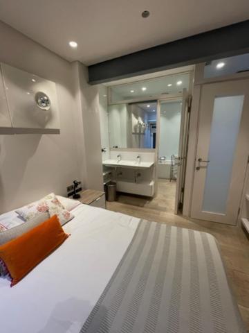 Modern Self-contained Ground And Basement Апартаменты