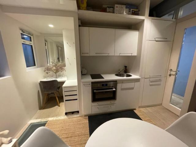 Modern Self-contained Ground And Basement Апартаменты *